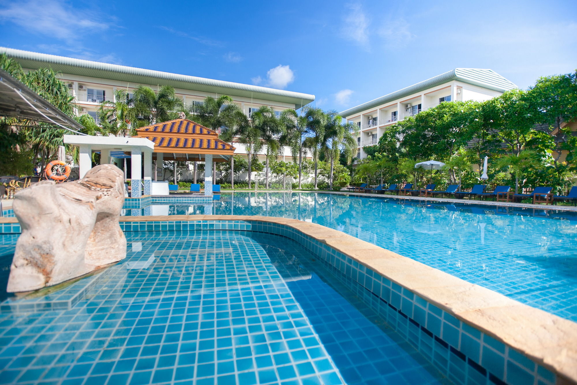 Chalong Beach Hotel Phuket Rawai Exterior foto