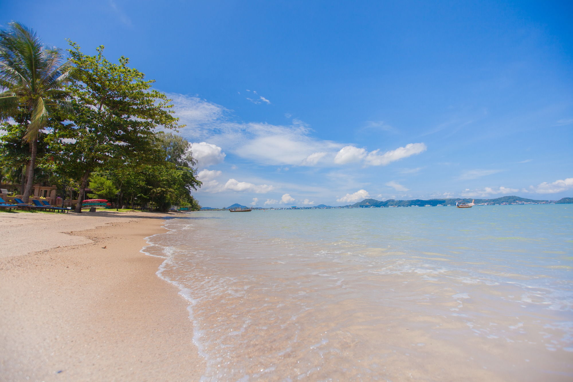 Chalong Beach Hotel Phuket Rawai Exterior foto