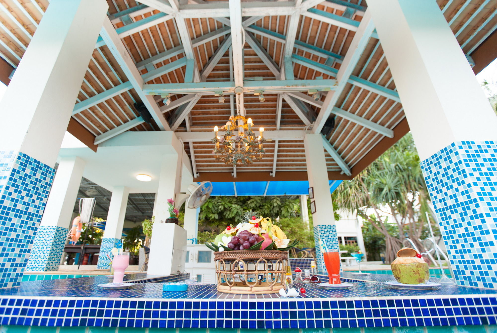 Chalong Beach Hotel Phuket Rawai Exterior foto