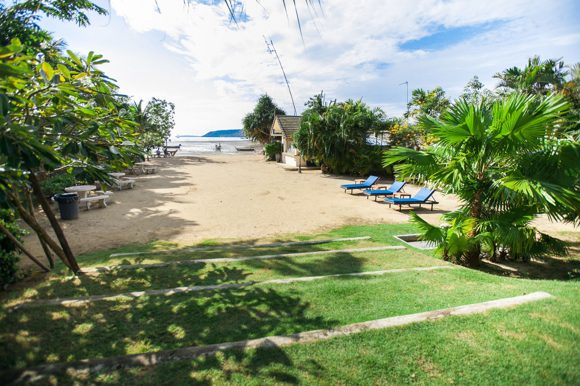 Chalong Beach Hotel Phuket Rawai Exterior foto